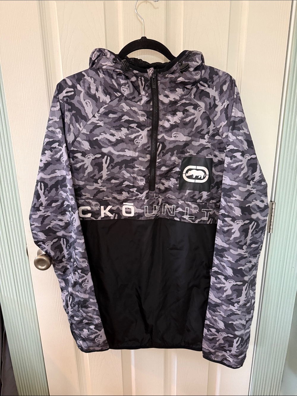 Ecko Unlimited Men’s ' Gray Camo /Black Hooded Raincoat/windbreaker